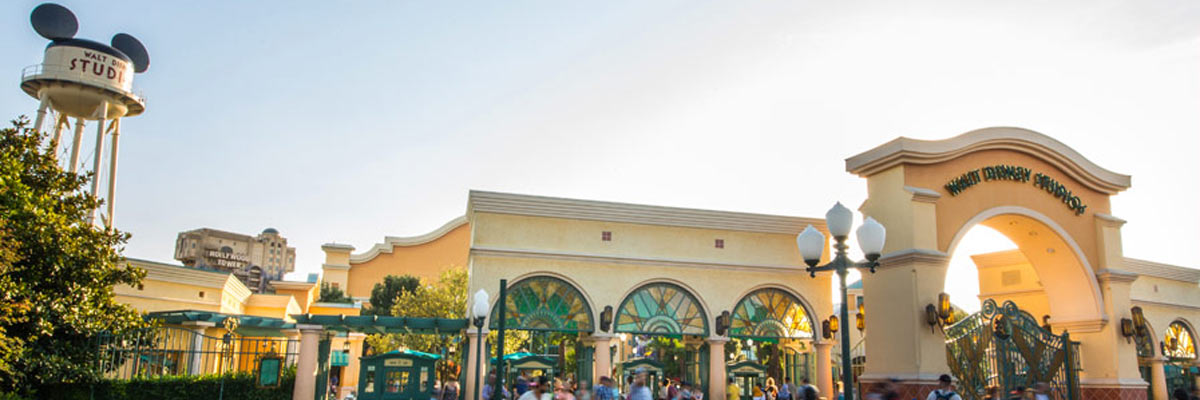 MagicBreaks front lot carousel banner