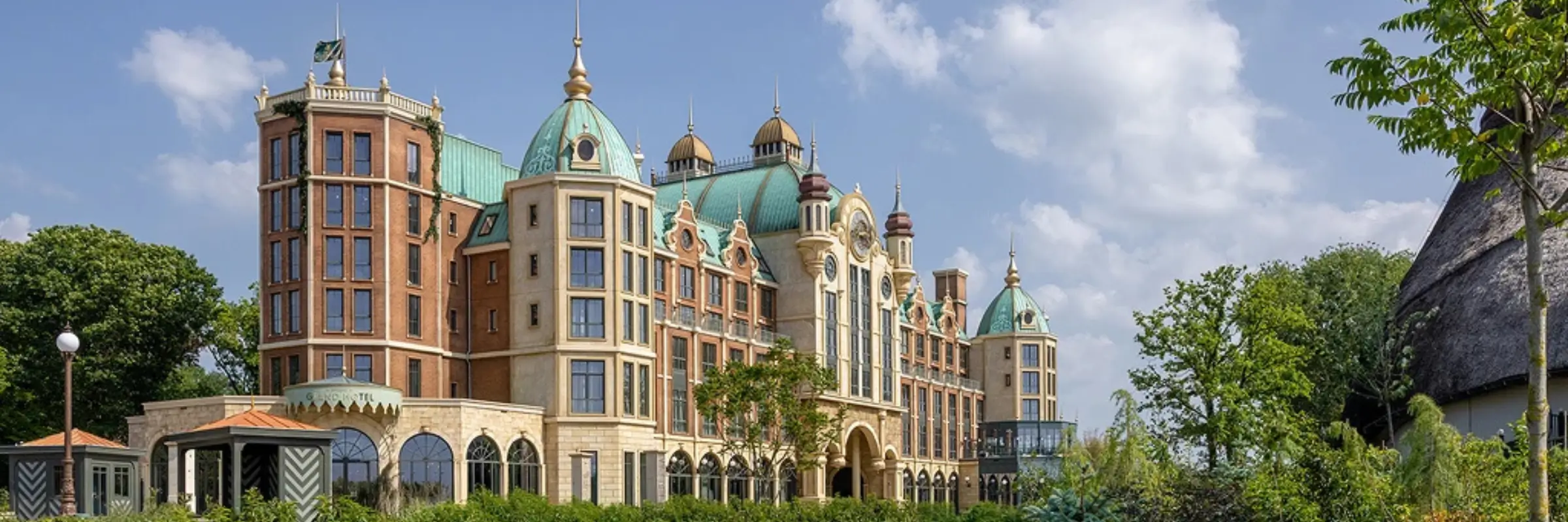 MagicBreaks location carousel banner