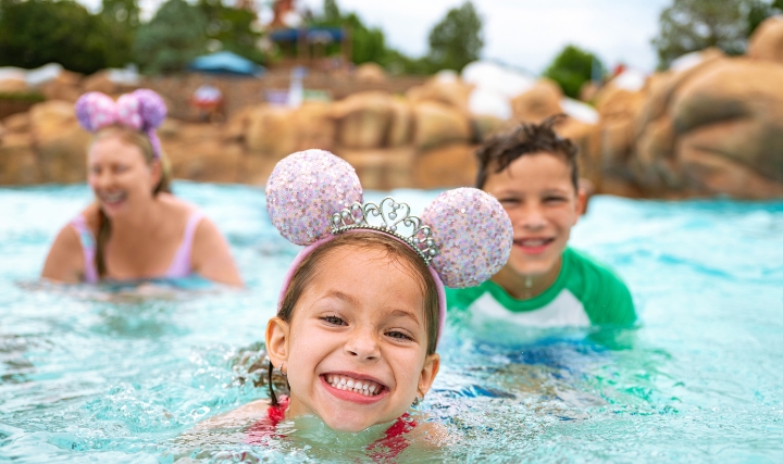 MagicBreaks Book your Florida adventure and receive a free reveal kit packed with magical surprises! carousel banner